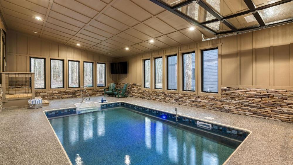 Kings Crown by AvantStay Indoor Pool Hot Tub Firepit Theater All-Season Retreat
